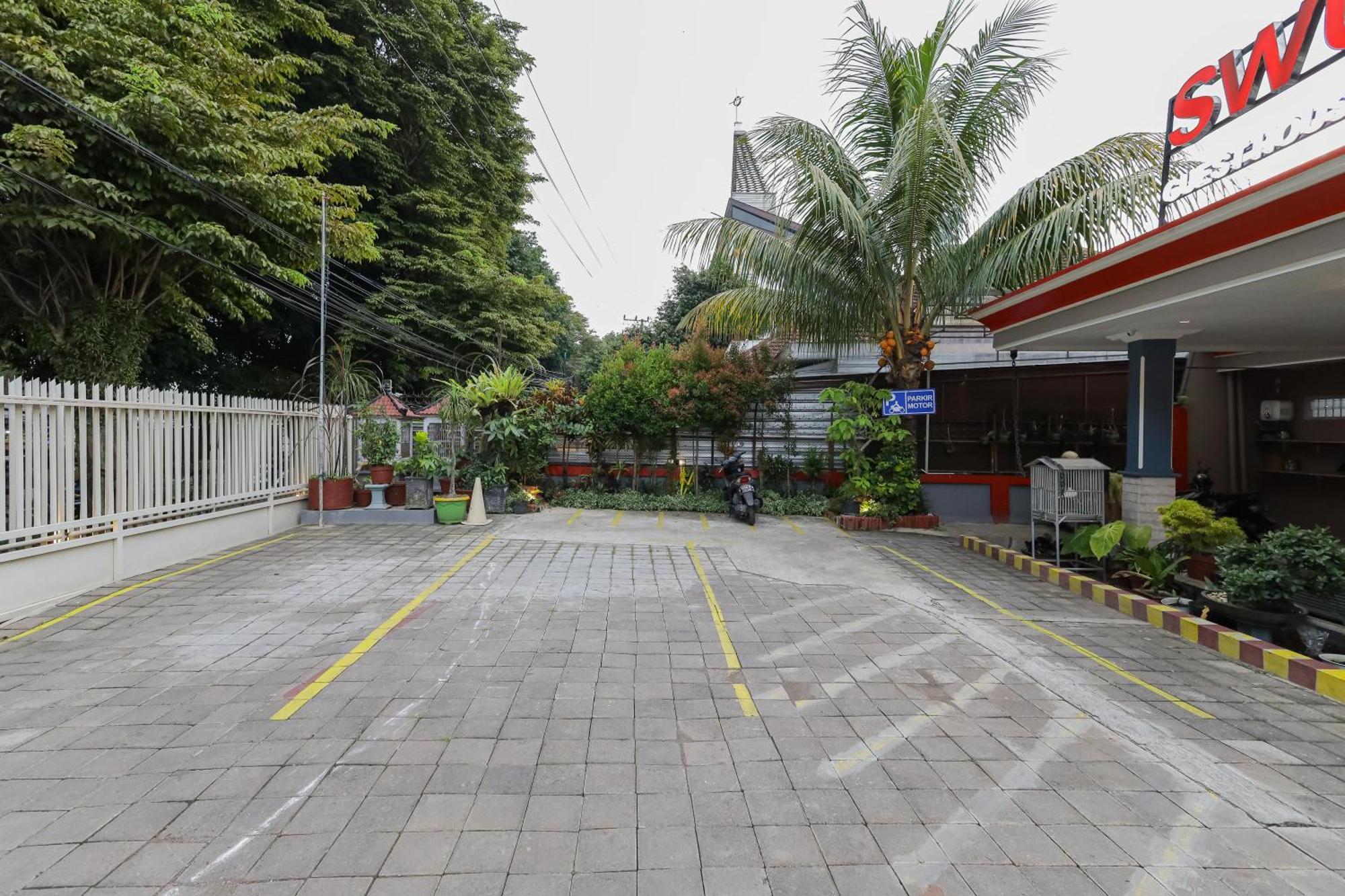 Reddoorz Plus At Swun Stay Raya Langsep Malang Bagian luar foto