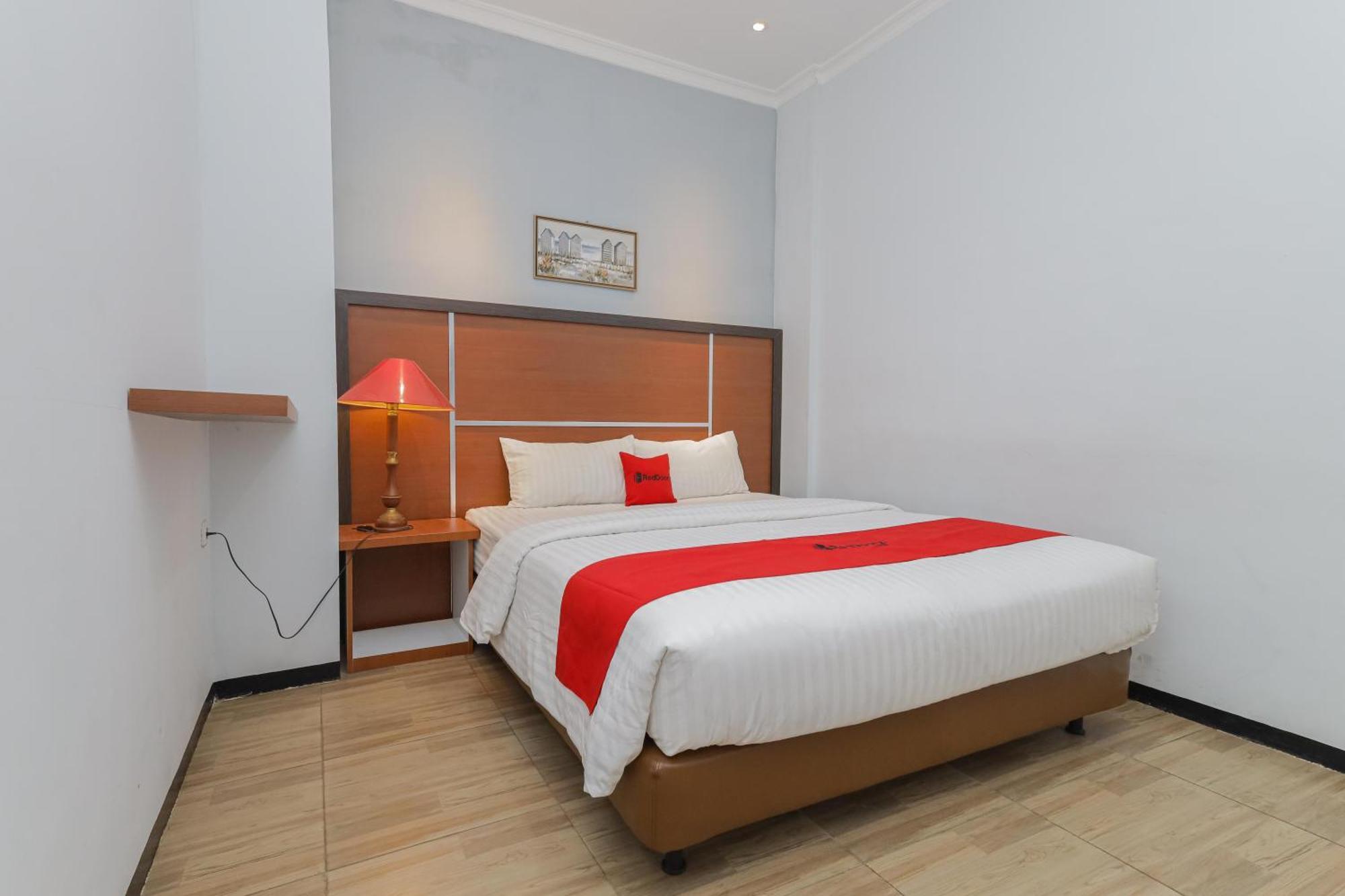 Reddoorz Plus At Swun Stay Raya Langsep Malang Bagian luar foto
