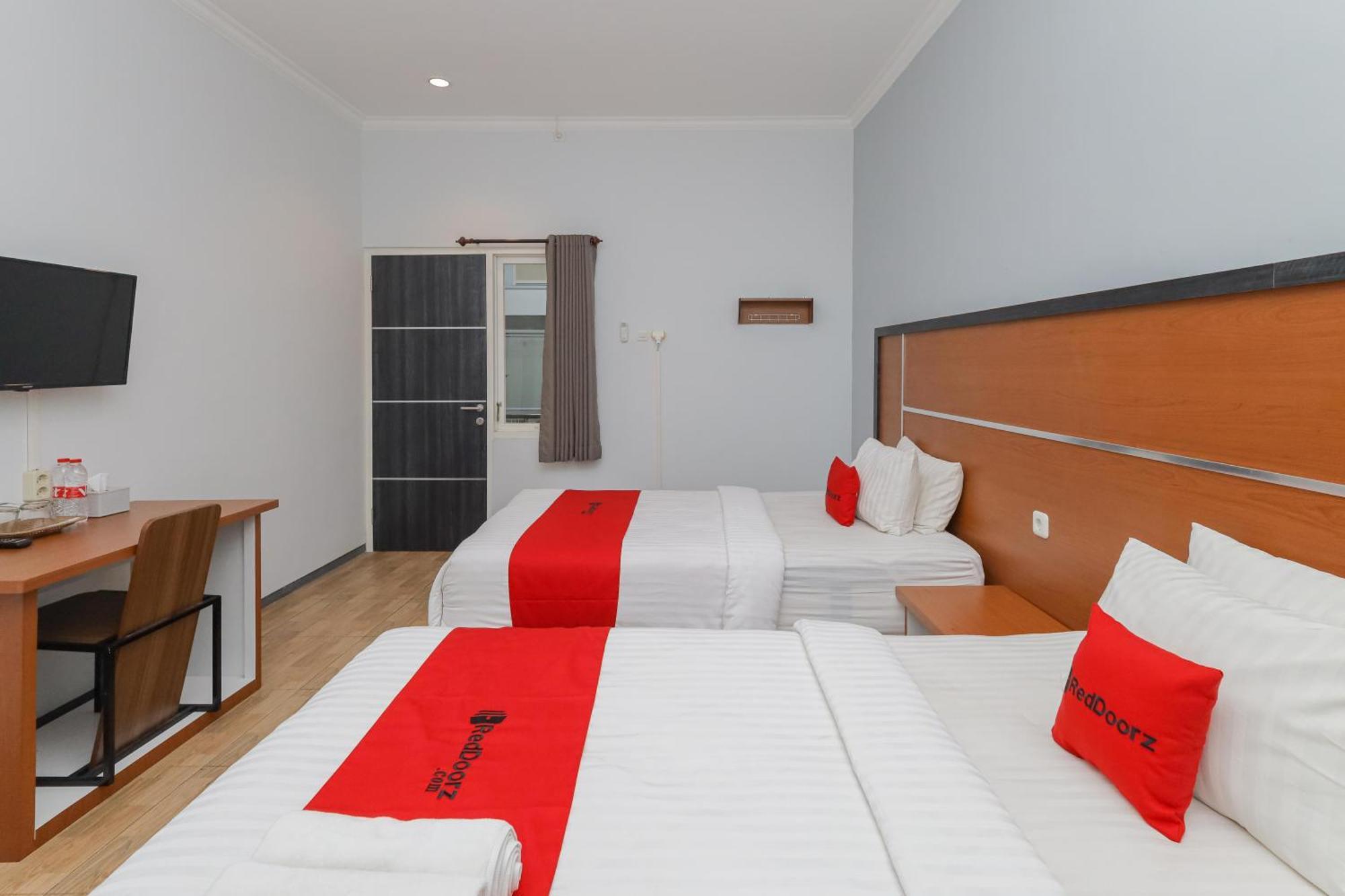 Reddoorz Plus At Swun Stay Raya Langsep Malang Bagian luar foto