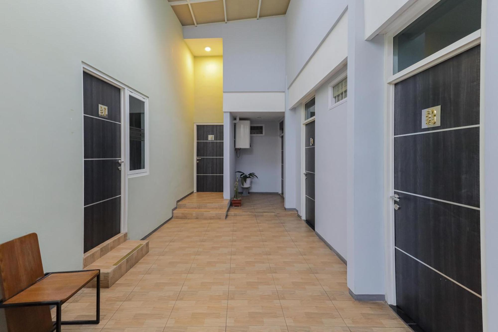 Reddoorz Plus At Swun Stay Raya Langsep Malang Bagian luar foto
