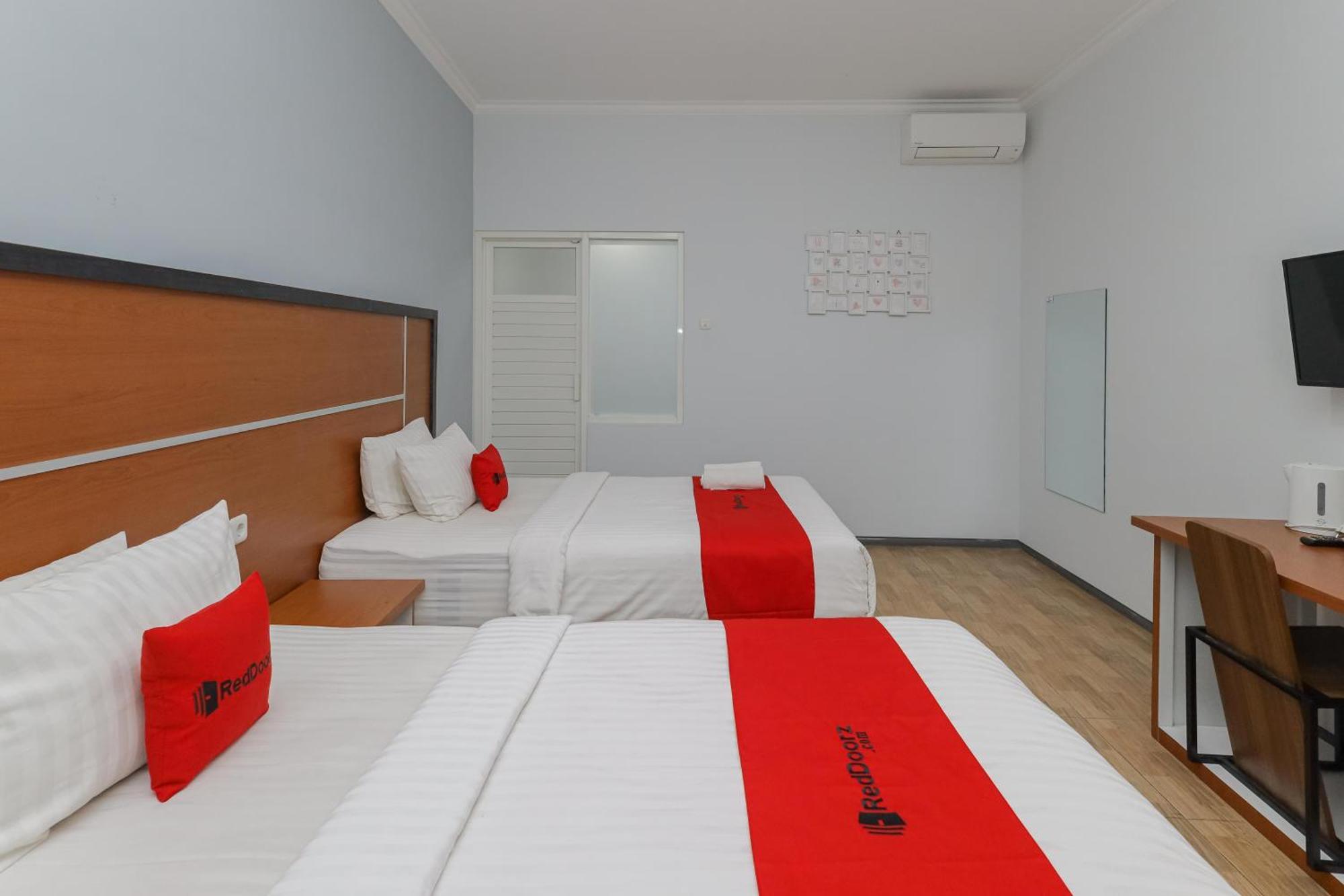 Reddoorz Plus At Swun Stay Raya Langsep Malang Bagian luar foto