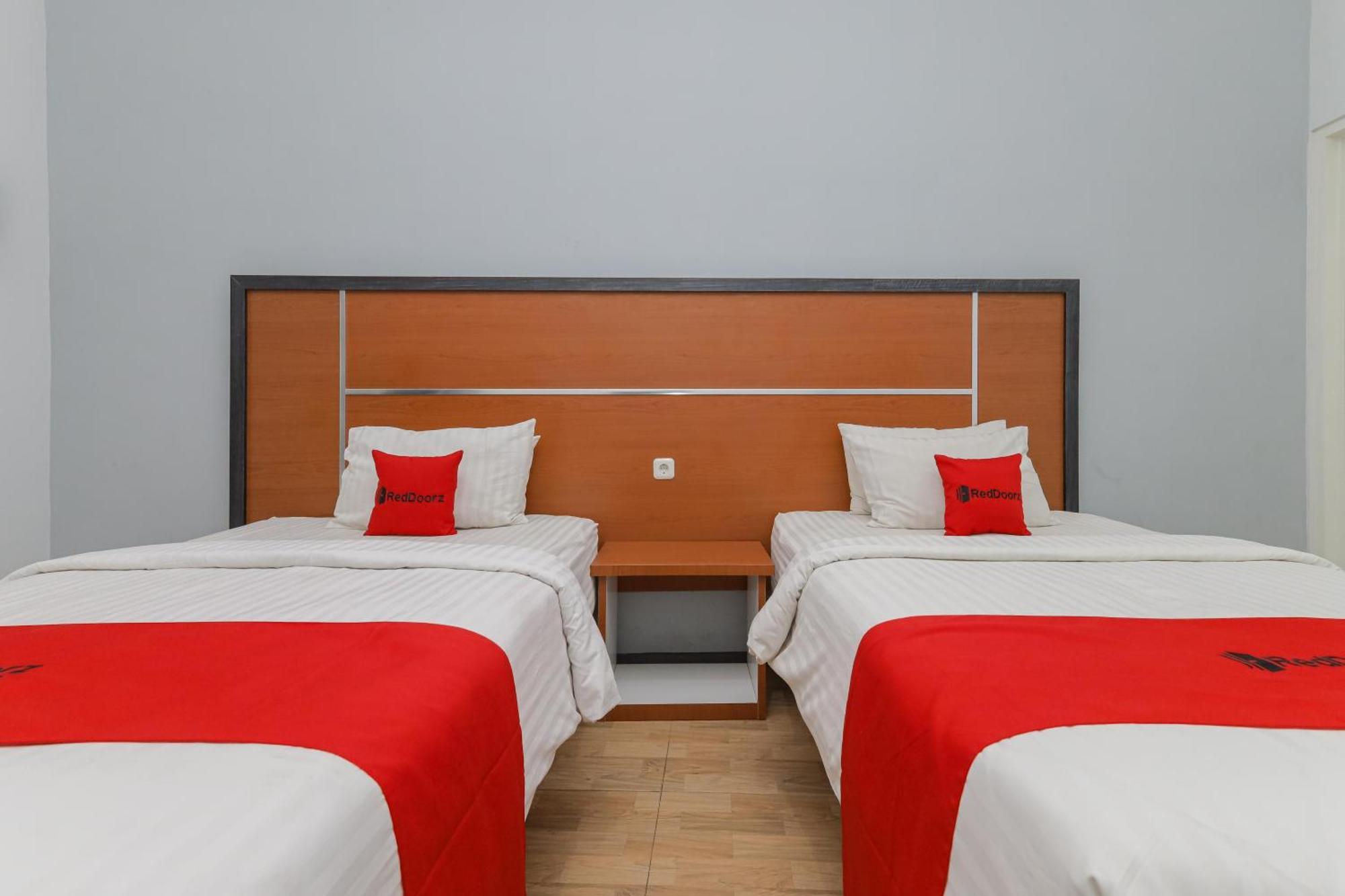 Reddoorz Plus At Swun Stay Raya Langsep Malang Bagian luar foto