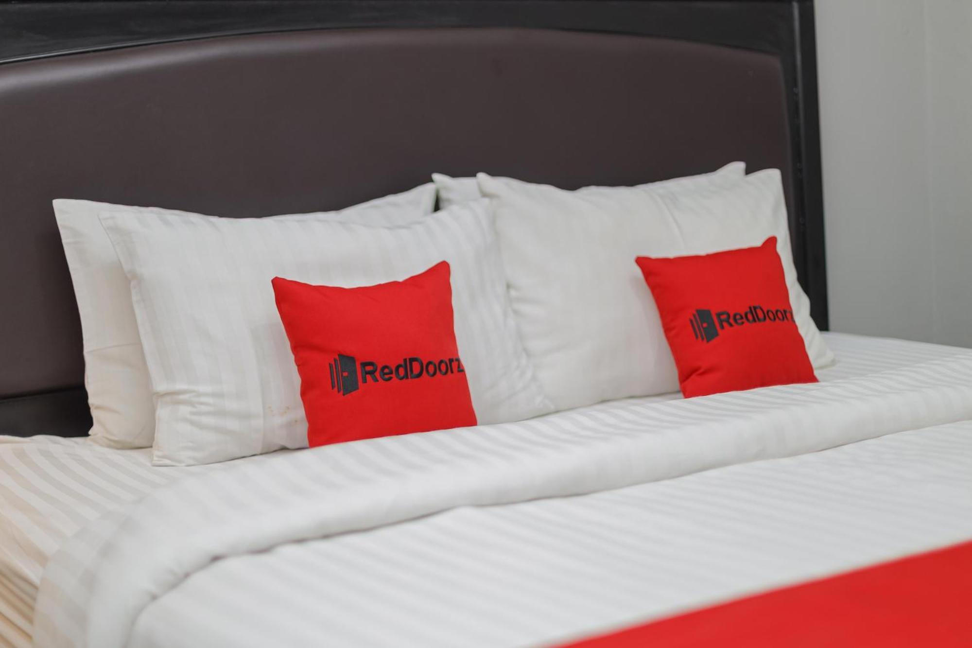 Reddoorz Plus At Swun Stay Raya Langsep Malang Bagian luar foto