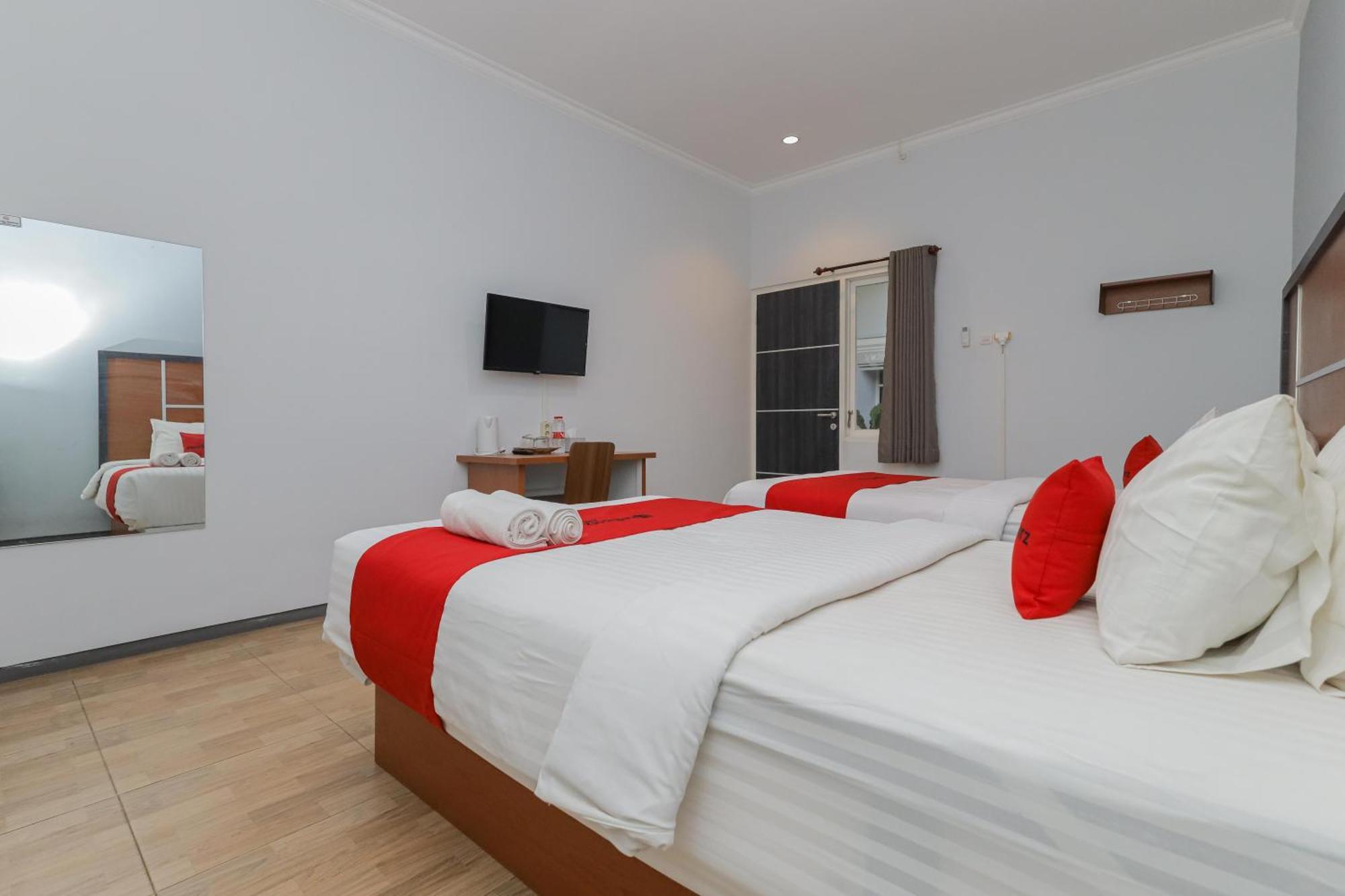 Reddoorz Plus At Swun Stay Raya Langsep Malang Bagian luar foto